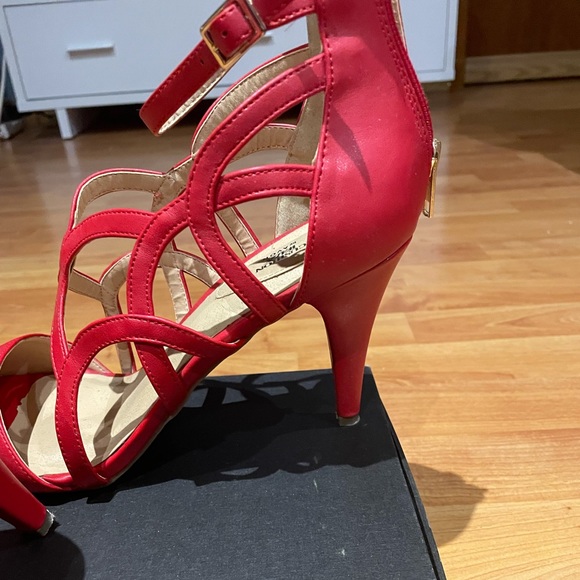 Cushion Walk by Avon Red Detailed Heels - Picture 3 of 6